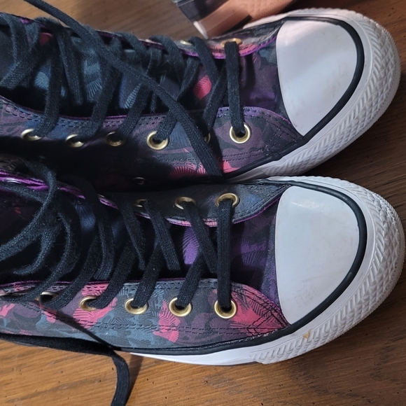 Converse - Picture 3 of 6